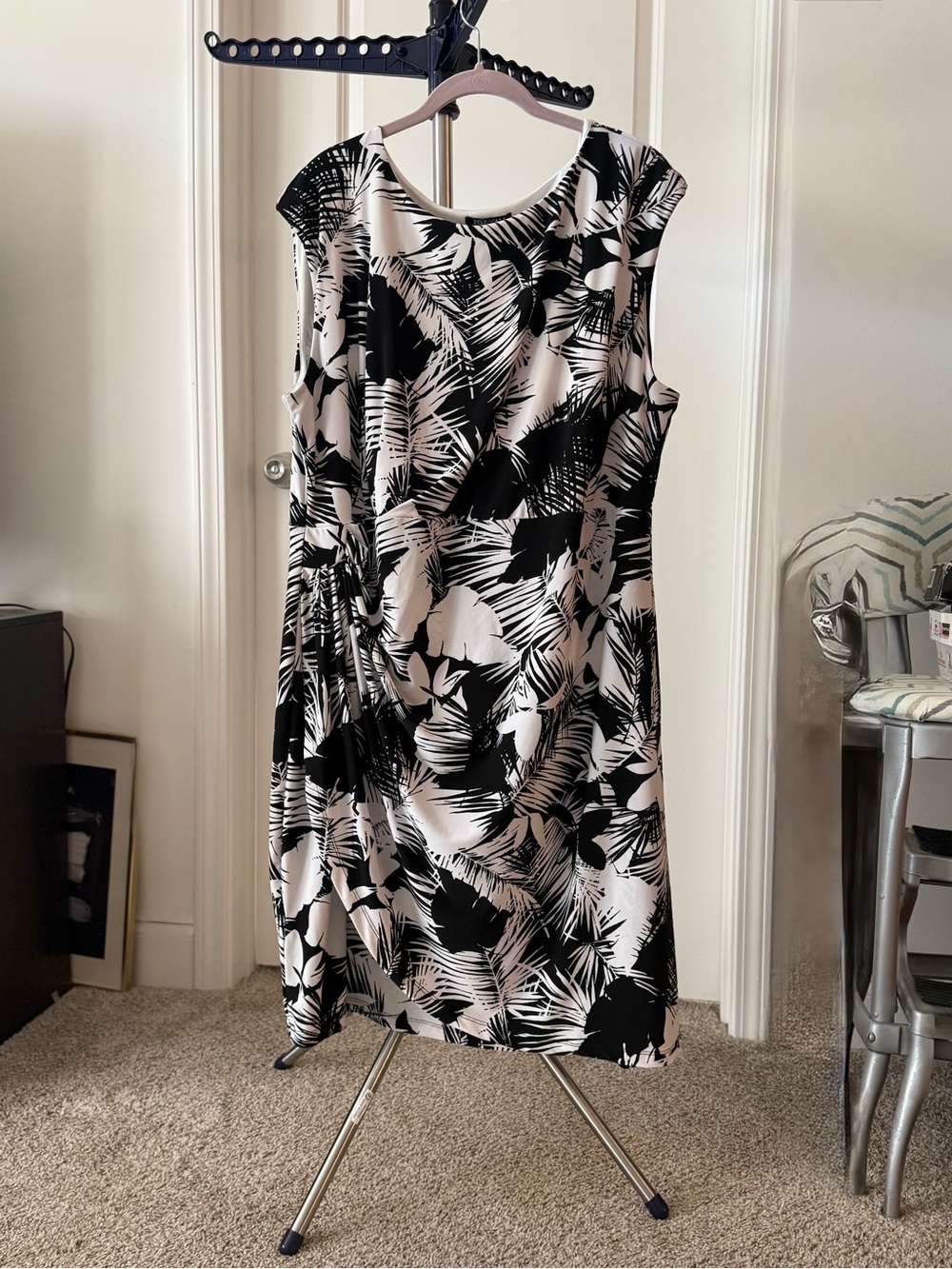 Roz & Ali Black and White Palm-Print Midi Dress